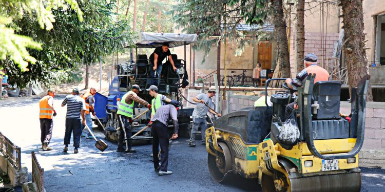 ბორჯომის მუნიციპალიტეტში საგზაო ინფრასტრუქტურის მოწყობის სამუშაოები მიმდინარეობს