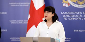 თამარ გაბუნია: „დასაშვებია, რომ კარგად განიავებულ საკლასო ოთახში, დისტანციის დაცვის პირობებში, ბავშვები იყვნენ პირბადის გარეშე“