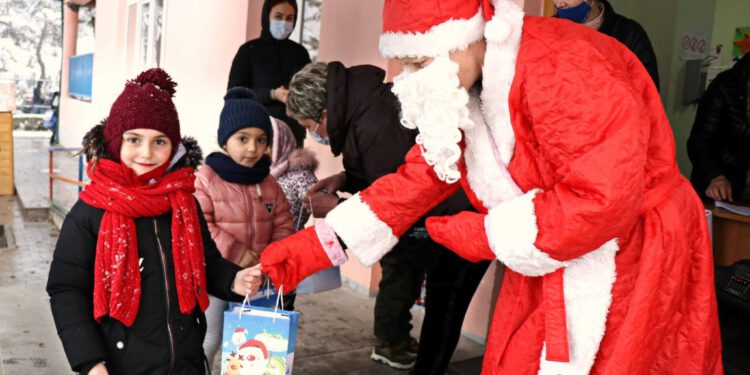 ბორჯომისა და ბაკურიანის სკოლამდელი აღზრდის დაწესებულებათა გაერთიანებებმა საბავშვო ბაღების აღსაზრდელებისთვის სასურსათო პაკეტების გაცემა დაიწყეს