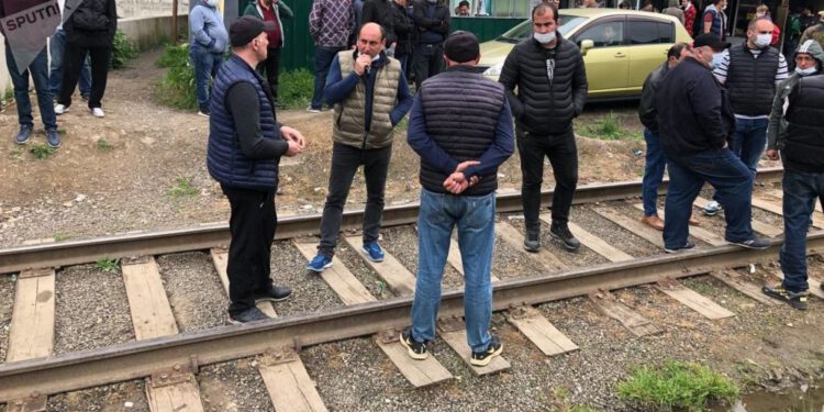 უკვე რამდენიმე დღეა,  „ბორჯომის“  თანამშრომლები გაფიცულები არიან