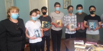 პარლამენტარ ანტონ ობოლაშვილისაგან ასპინძის მუნიციპალიტეტის რამდენიმე სკოლას საჩუქრად წიგნები გადაეცათ