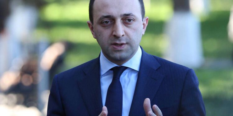 ირაკლი ღარიბაშვილი — ხალხი მართლაც დაიღალა ამდენი არჩევნებით, უწყვეტი კამპანიებით, რომელიც არაფრისმომცემია და აბსოლუტურად არ არის გათვლილი შედეგზე, ჩვენ ძალიან ძლიერად და დამაჯერებლად უნდა გავიმარჯვოთ ყველა ქალაქში, ყველა მუნიციპალიტეტში (R)