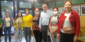 ბორჯომის საკრებულოს თავმჯდომარის მოვალეობის შემსრულებელი კურორტ ახალდაბის მედიაკაფეში ახალგაზრდებს შეხვდა