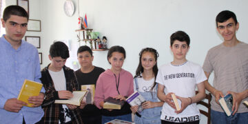 ახალციხის მუნიციპალიტეტის სკოლებმა მაჟორიტარი დეპუტატისგან წიგნები საჩუქრად მიიღეს