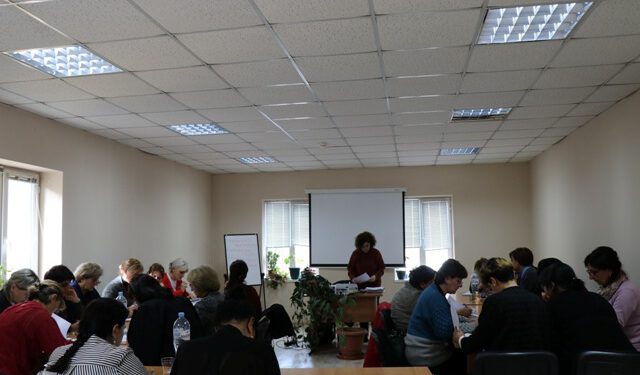 სამინისტრო მეთოდისტების და აღმზრდელ-პედაგოგების გადამზადებას ახორციელებს