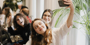 არ გაუშვათ შანსი ხელიდან: 16 შესაძლებლობა საქართველოში მცხოვრები ახალგაზრდებისთვის