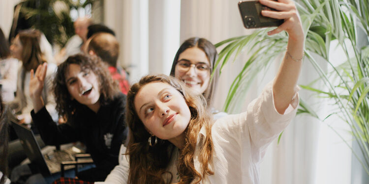 არ გაუშვათ შანსი ხელიდან: 16 შესაძლებლობა საქართველოში მცხოვრები ახალგაზრდებისთვის