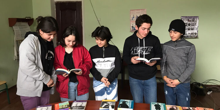 „წიგნიერების აქცია“ და მაჟორიტარი დეპუტატის საჩუქარი ასპინძის სკოლებს