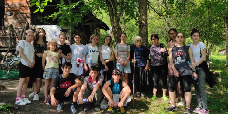 გიდის კურსის მსმენელებმა ახალდაბიდან ნეძვის მარშრუტი დალაშქრეს