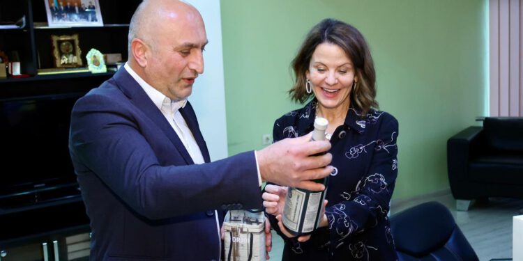 „მინდა, გითხრათ, რომ გაქვთ ძალიან კარგი ქალაქი, არაჩვეულებრივი წყალი და ბუნება!“