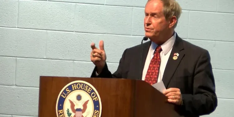 The Wall Street Journal — აშშ-ის წარმომადგენელთა პალატის საგარეო ურთიერთობათა კომიტეტის წევრი, საქართველოში განვითარებული მოვლენების საპასუხოდ კანონპროექტის წარდგენას გეგმავს, რომელიც შესაძლო სანქციებსაც ითვალისწინებს