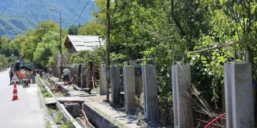 ბორჯომის მერია — დაბა ახალდაბაში, ბორჯომის ქუჩაზე ცენტრალური გზის გამყოლი ღობეების რეაბილიტაციის პროცესი აქტიურ ფაზაში მიმდინარეობს