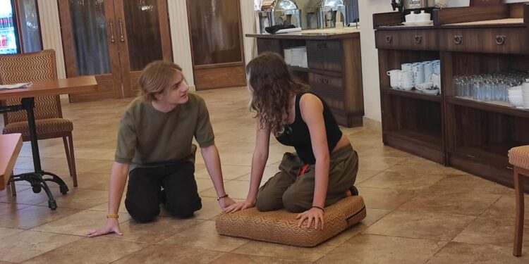 სტუმრად ქუთაისში, სამოქალაქო თეატრთან