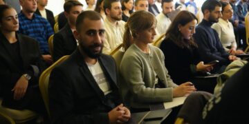 ,,ქართული ოცნების“ საარჩევნო კამპანიის ფარგლებში ანტონ ობოლაშვილი ბორჯომის მუნიციპალიტეტში მცხოვრებ ახალგაზრდებს შეხვდა (R)