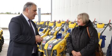 ემიგრაციიდან დაბრუნებულ მოქალაქეებს, სახელმწიფო პროგრამის ფარგლებში, ხელის ტრაქტორები გადაეცათ