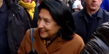 «მე ვარ თქვენთან, თქვენ ხართ ჩემს გულში!» — მიმართა საქართველოს ლეგიტიმურმა პრეზიდენტმა, სალომე ზურაბიშვილმა, ხალხს…