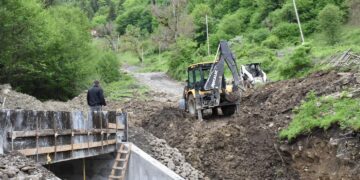 სოფელ ყვიბისში მამათა მონასტერთან მისასვლელი გზის რეაბილიტაცია გრძელდება