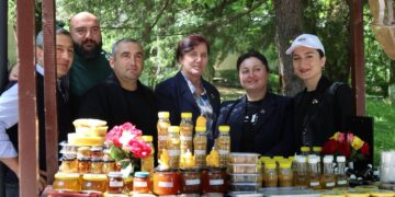 ფუტკრის მსოფლიო დღის აღსანიშნავად ბორჯომმა თაფლის ფესტივალს უმასპინძლა