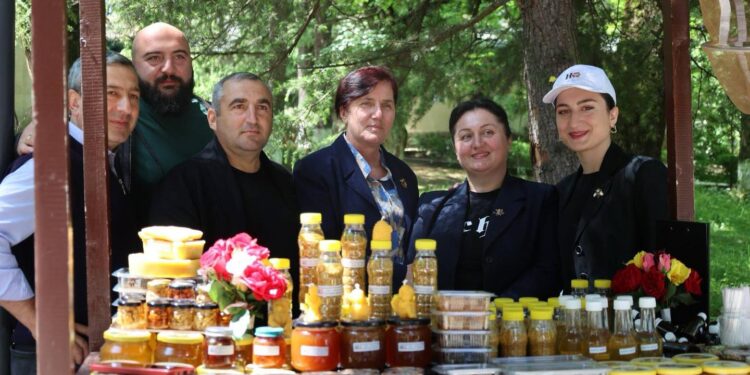 ფუტკრის მსოფლიო დღის აღსანიშნავად ბორჯომმა თაფლის ფესტივალს უმასპინძლა