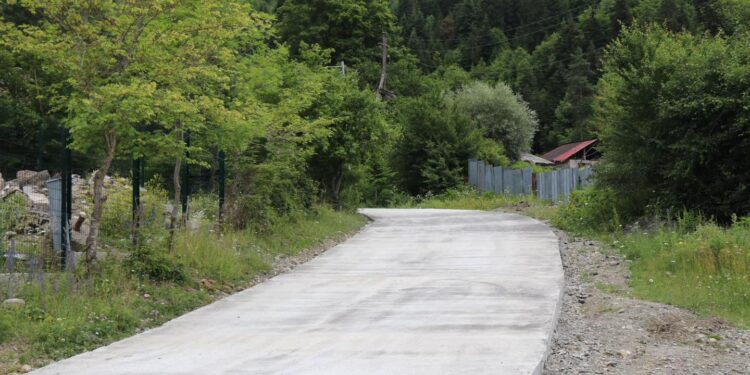 ბორჯომის მუნიციპალიტეტის სოფლებსა და დაბაში შიდა საგზაო ინფრასტრუქტურის მოწყობა აქტიურად მიმდინარეობს