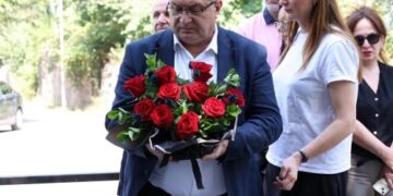 სამცხე-ჯავახეთის რეგიონისა და ბორჯომის მუნიციპალიტეტის ხელმძღვანელობამ  აგვისტოს ომის გმირების მემორიალს დაბა ახალდაბაში პატივი მიაგო