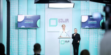 საარჩევნო უბნები გაიხსნა, კენჭისყრა დაწყებულია