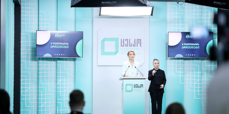 საარჩევნო უბნები გაიხსნა, კენჭისყრა დაწყებულია