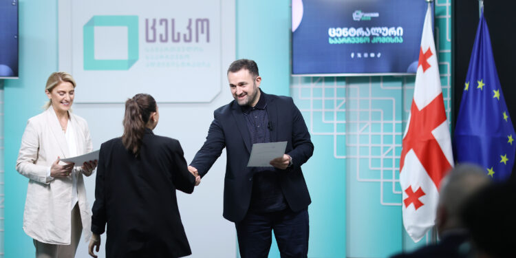 საარჩევნო მედია სკოლის კურსდამთავრებულებს სერტიფიკატები გადაეცათ