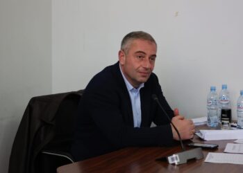 ბორჯომის მუნიციპალიტეტის მერი, მამუკა გელაშვილი, ახალი მე-8 მოწვევის საკრებულოს პირველ სხდომას დაესწრო