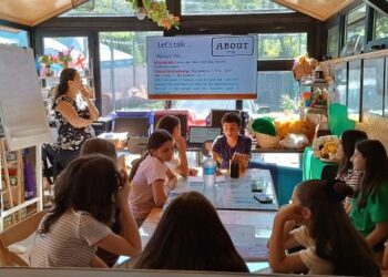 “ამ კლუბმა, ინგლისურთან ერთად, მეგობრობა გვასწავლა” — ახალდაბის მულტიფუნქციური ცენტრის ინგლისურის კლუბის წევრებს სერტიფიკატები გადაეცათ