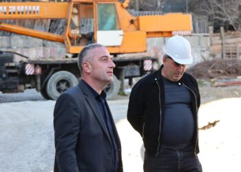 ბორჯომის მუნიციპალიტეტის მერი მამუკა გელაშვილი სასპორტო სკოლის და ბიბლიოთეკის შენობის რეკონსტრუქცია\რეაბილიტაციის პროცესს ადგილზე გაეცნო