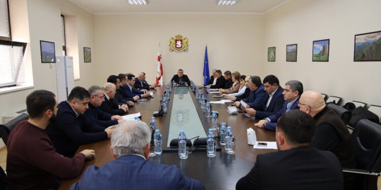 სამცხე-ჯავახეთის სახელმწიფო რწმუნებულმა, ზაალ გელაშვილმა, სამხარეო ადმინისტრაციაში საკონსულტაციო საბჭოს მორიგი სხდომა გამართა