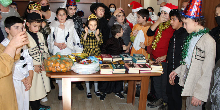 პარლამენტარ ანტონ ობოლაშვილის მხარდაჭერით ახალციხესა და ვალეში  საახალწლო წიგნიერების აქცია  გაიმართა