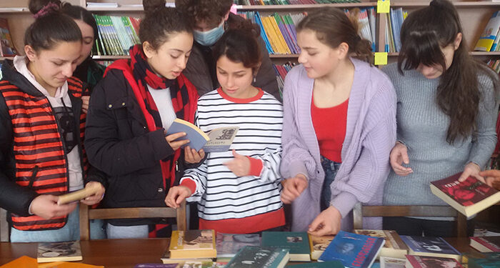 ასპინძის მაღალმთიანი სოფლების სკოლებმა მაჟორიტარი დეპუტატისგან საჩუქრად მაღალმხატვრული დონის წიგნები მიიღეს