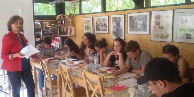 ახალდაბის სამოქალაქო აქტივიზმის გენდერმედიაცენტრში გენდერული თანასწორობისა და ლიდერობის შესახებ                          ტრენინგების პირველი ეტაპი გაიმართა