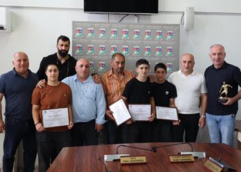 მკლავჭიდის ევროპის ჩემპიონატში მონაწილე წარმატებულ ბორჯომელ სპორტსმენებს ადგილობრივი ხელისუფლების ხელმძღვანელებმა მადლობის სიგელები გადასცეს