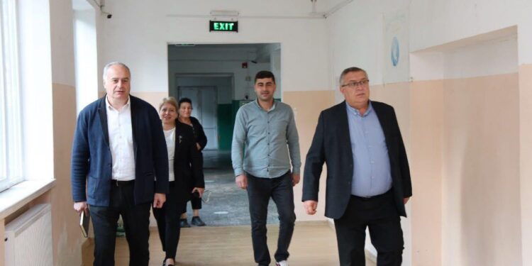 სამცხე-ჯავახეთის მხარის სახელმწიფო რწმუნებულმა ბორჯომში მიმდინარე ინფრასტრუქტურული პროექტები დაათვალიერა