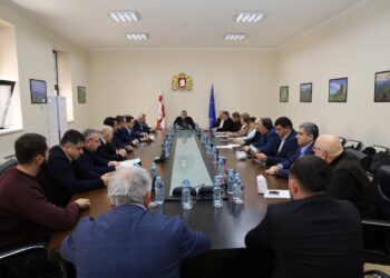 სამცხე-ჯავახეთის სახელმწიფო რწმუნებულმა, ზაალ გელაშვილმა, სამხარეო ადმინისტრაციაში საკონსულტაციო საბჭოს მორიგი სხდომა გამართა