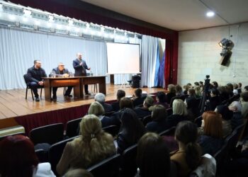 გივი მიქანაძე ახალციხეში სამცხე-ჯავახეთის რეგიონის მასწავლებლებსა და სასკოლო საზოგადოების წარმომადგენლებს შეხვდა