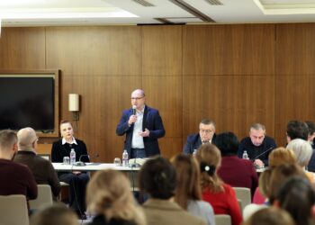 გივი მიქანაძე ბორჯომის მუნიციპალიტეტში მოსწავლეთა მშობლებს შეხვდა