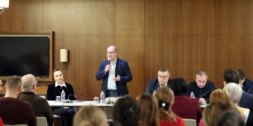 გივი მიქანაძე ბორჯომის მუნიციპალიტეტში მოსწავლეთა მშობლებს შეხვდა