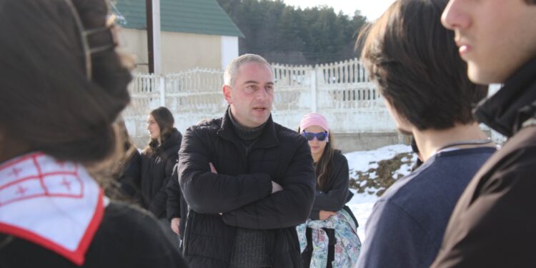 სამცხე-ჯავახეთის მხარის რწმუნებული და ბორჯომის მერი ბაკურიანში ახალგაზრდულ ბანაკს სტუმრობდნენ