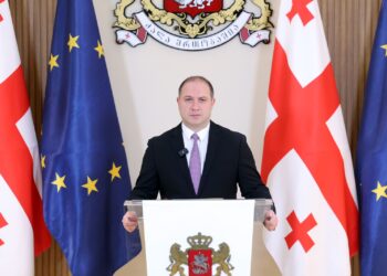 გივი მიქანაძე: „პრემიერ-მინისტრ ირაკლი კობახიძესთან კონსულტაციის საფუძველზე მიღებული იქნა გადაწყვეტილება – საგამონაკლისო წესით, ერთჯერადად, 2026-2027 სასწავლო წელს პირველ კლასში დარეგისტრირების შესაძლებლობა მიეცემათ ბავშვებს, რომელთაც 31 დეკემბრის ჩათვლით უსრულდებათ 6 წელი“