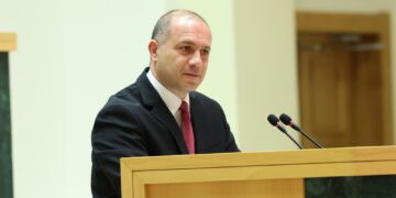 გივი მიქანაძე: „ჩვენთვის მნიშვნელოვანია სახელმწიფოებრივად მოაზროვნე, სათანადო ღირებულებების მქონე თაობის ჩამოყალიბება — ადამიანები, რომლებიც ერთდროულად იზრუნებენ საკუთარ განვითარებასა და საზოგადოების კეთილდღეობაზე. სწორედ ამას ემსახურება ზოგადი განათლების სისტემის რეფორმა‘‘