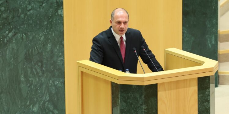 გივი მიქანაძე: სასკოლო ფორმა ხელს უწყობს სასკოლო კულტურის ჩამოყალიბებას, აძლიერებს მოსწავლის კუთვნილების განცდას საკუთარი სკოლის მიმართ, აყალიბებს მოწესრიგებულ აკადემიურ გარემოს, ამცირებს როგორც სოციალურ განსხვავებებს, ისე მშობლებისთვის ყოველდღიურ ხარჯებს