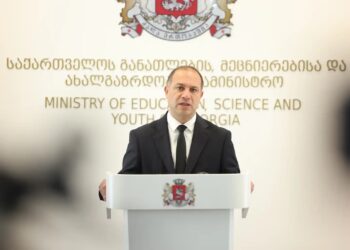 გივიმიქანაძე: ,,ვრცელდება ინფორმაცია, თითქოს საჭიროა მაღალი აკადემიური მოსწრება, რომ სტუდენტმა სახელმწიფოს მხრიდან 100%-იანიდაფინანსებამიიღოს — ეს არ შეესაბამება სიმართლეს, პირველი ორი სემესტრი სტუდენტი არაფერს უხდისუნივერსიტეტს, ამ პერიოდში მან თითოეულ საგანში უნდა მიიღოს 51 ქულა, ანუ მინიმალური ზღვარი გადალახოს და მიიღო სკრედიტი, არ აქვს მნიშვნელობა, მაღალი ქულებით მოიპოვებს თუ დაბალი ქულებით”