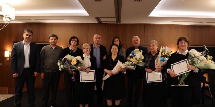 ბორჯომში ღვაწლმოსილი პედაგოგები დააჯილდოვეს