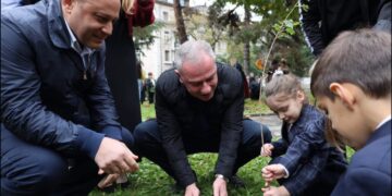 ბორჯომის მუნიციპალიტეტში საჯარო სკოლების პირველკლასელებმა პროგრამა «ჩემი პირველი ნერგი»-ს ფარგლებში გამწვანების აქცია გამართეს